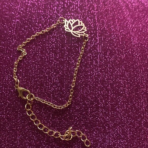 🔥3/$10 bracelet with flower symbol - Picture 2 of 2